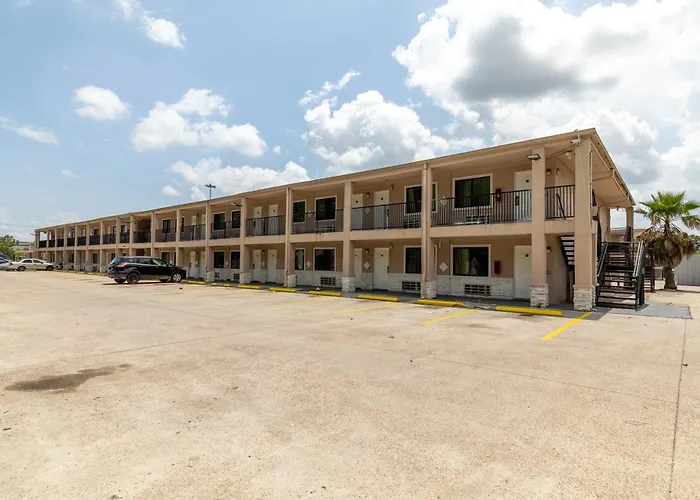 Travel Inn & Suites